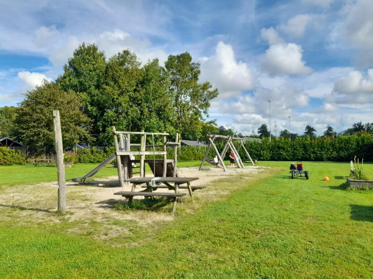 Beautiful 6-Person Chalet With Finnish Wood-Fired Sauna Tzummarum Kültér fotó