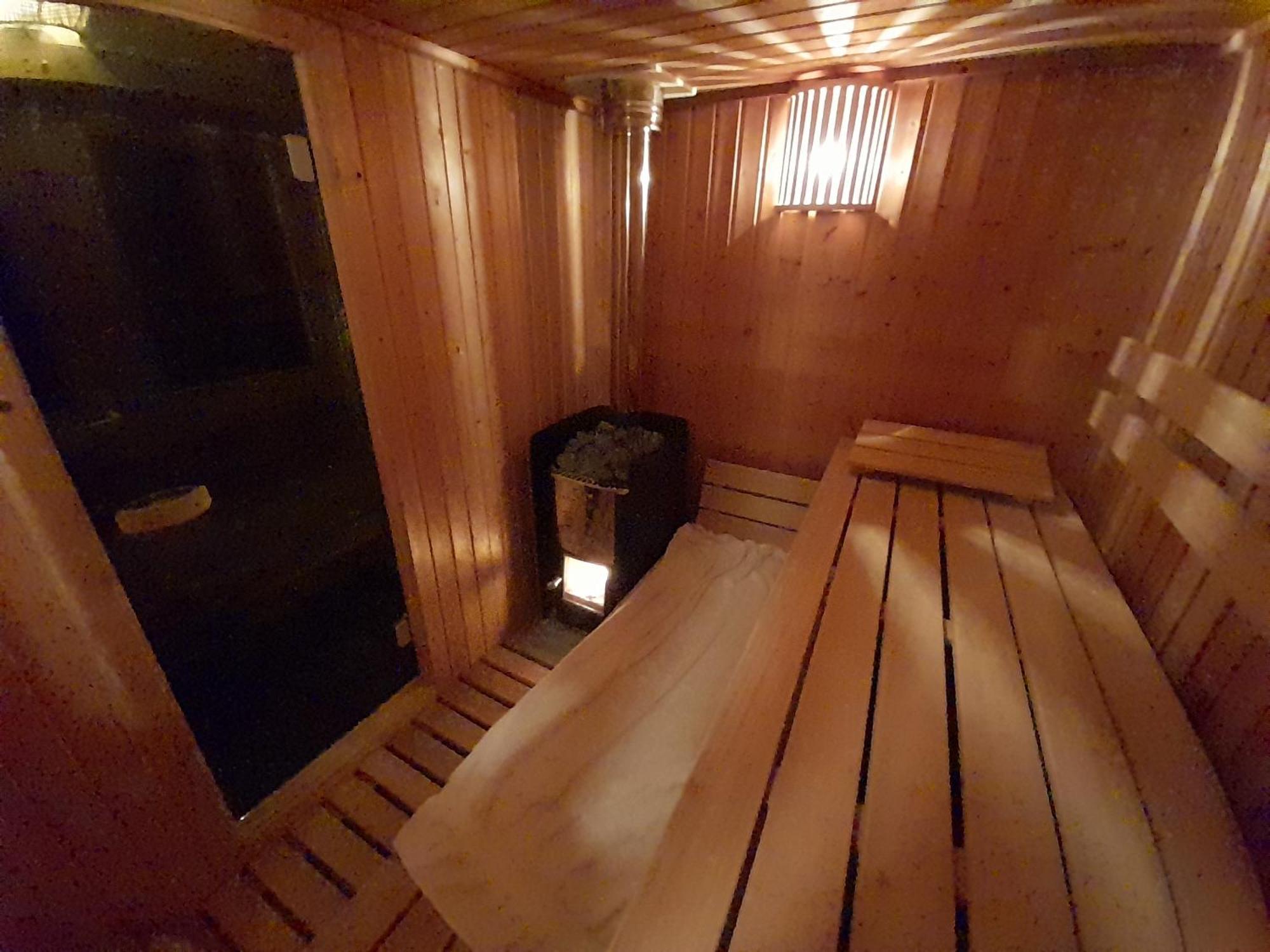 Beautiful 6-Person Chalet With Finnish Wood-Fired Sauna Tzummarum Kültér fotó
