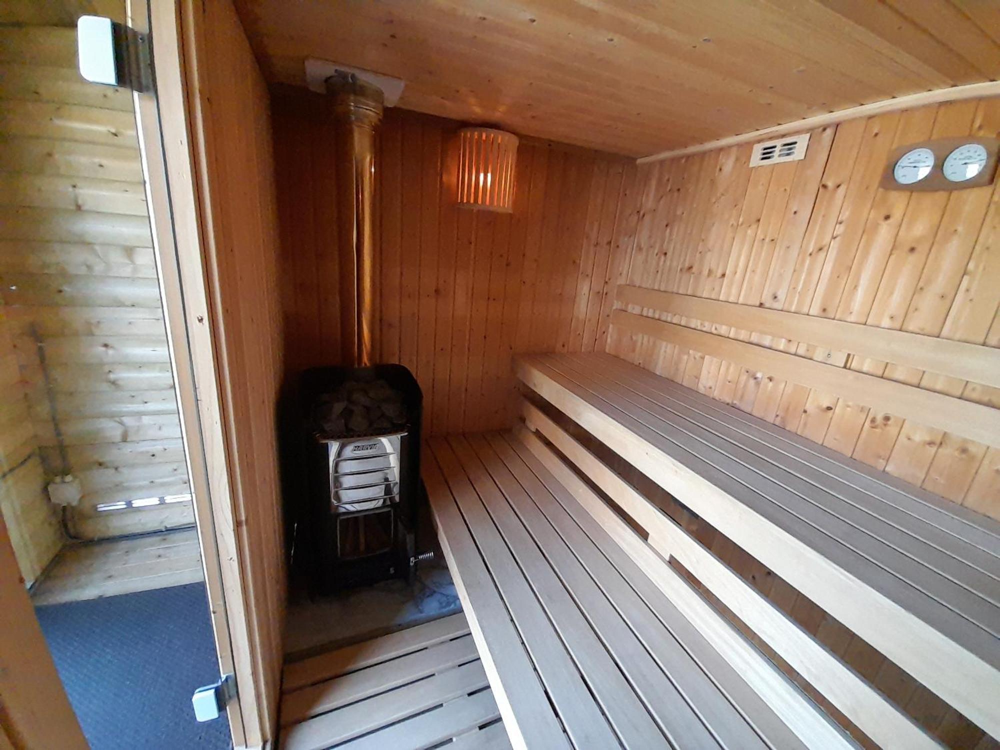 Beautiful 6-Person Chalet With Finnish Wood-Fired Sauna Tzummarum Kültér fotó